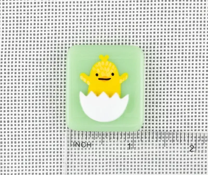 Beau Verre Chick in Egg Needleminder