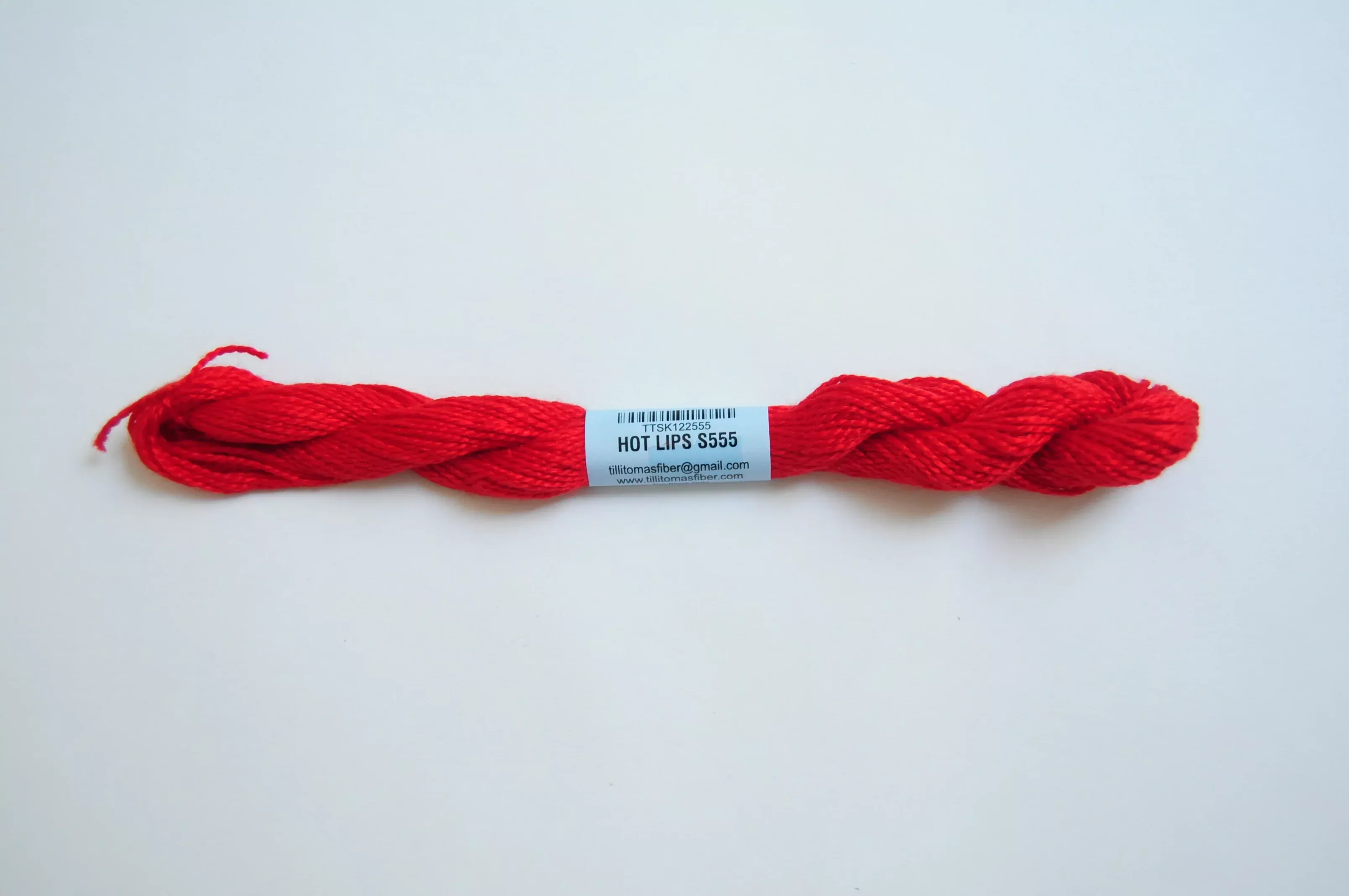 Essentials Skein - Hot Lips 555