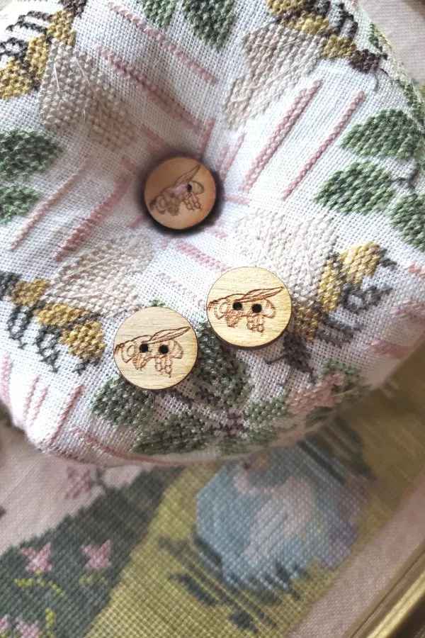 Melissa's Button Set by Heartstring Samplery